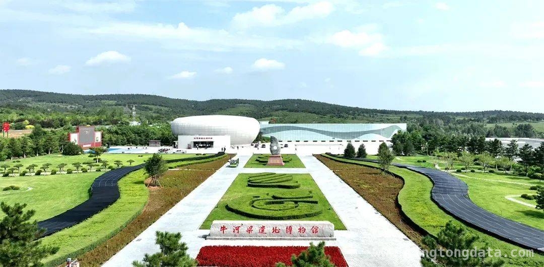 牛河梁：文明发端地，古国探秘处，探秘牛河梁遗址，触摸五千年前文明曙光