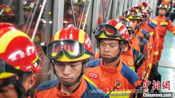 37人云南救援医疗队：震后逆行，奔赴缅甸救灾 缅甸强震，云南医疗队携物资奔赴救援现场