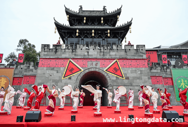 阆中汉服纪再登场，为世界古城旅游目的地添新彩，“袍行阆苑”汉服纪，阆中古城文旅新盛宴