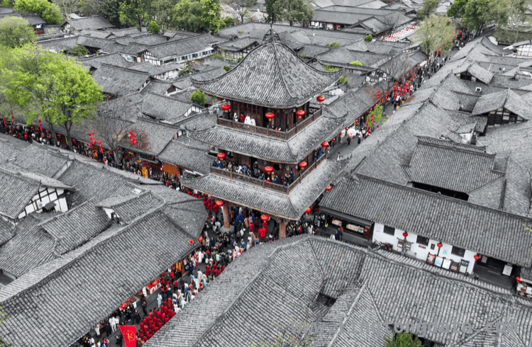 阆中汉服纪再登场，为世界古城旅游目的地添新彩，“袍行阆苑”汉服纪，阆中古城文旅新盛宴