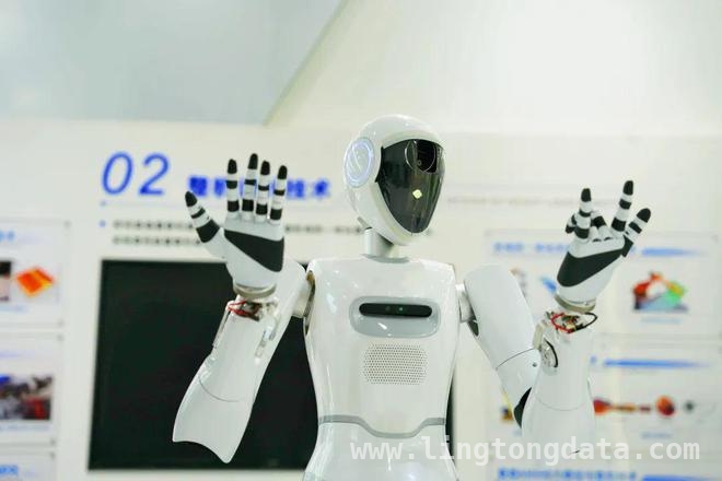美的：从传统家电到全球科技，价值跃迁进行时