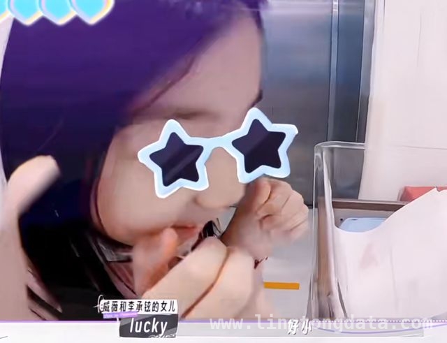 模范家庭戚薇李承铉，守护儿女的幸福时光！，Lucky变身暖心姐姐，戚薇一家四口幸福满满！