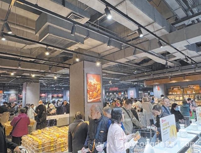 京版“胖东来”开一家火一家，商超转型前景几何？，北京商超学“胖东来”，是跟风还是转型新契机？