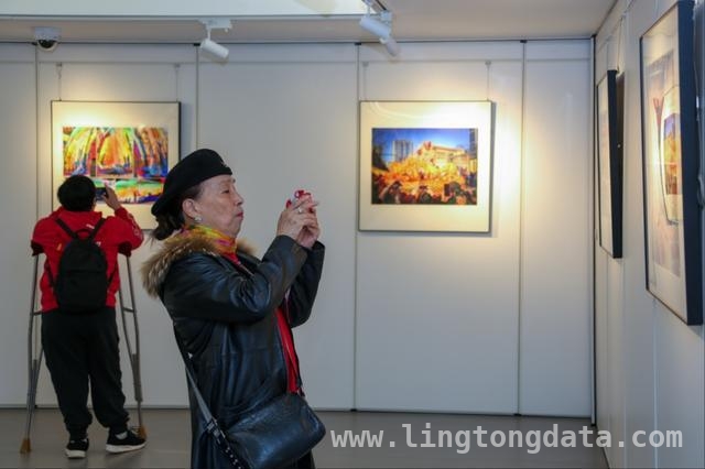 静安迎春摄影展亮相，优秀作品诉说时代故事，“光圈里的静安嘉年”摄影展开幕，定格静安新春之美