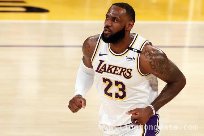 詹姆斯差5分创79年NBA史无前例纪录，老当益壮！ 40岁詹姆斯距42000分仅一步之遥，传奇还在继续！