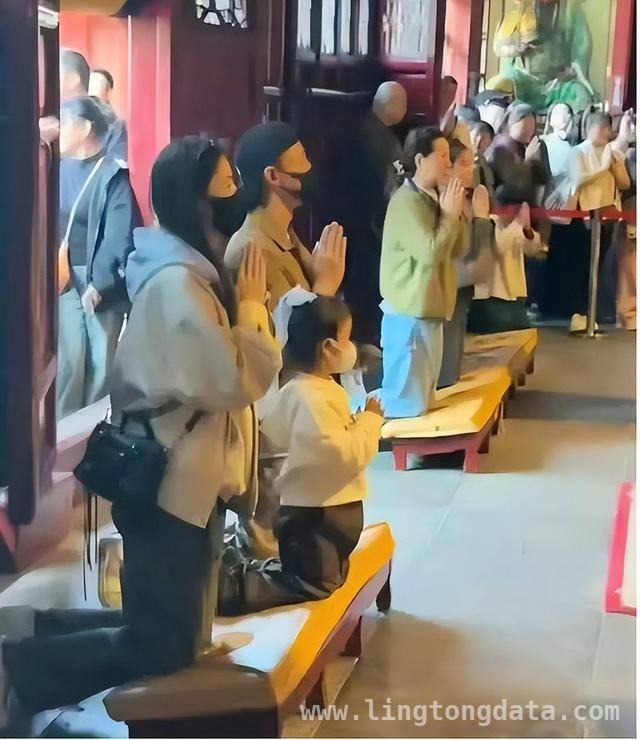吴千语施伯雄秀恩爱，张馨月林峯婚姻成谜？，吴千语夫妇恩爱吸睛，张馨月评论区爆料不停！