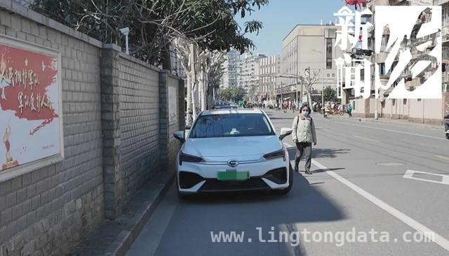 “纸片楼”不算啥，徐汇这条10厘米人行道才是绝！
