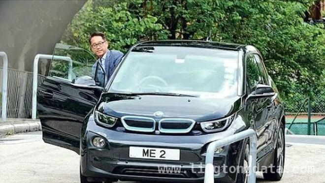 5. 当AS300车牌遇上丰田电动车，许晋亨家族豪车故事新转折！ 3. AS300车牌大变身：从劳斯莱斯到丰田电动车，许晋亨品味变了？