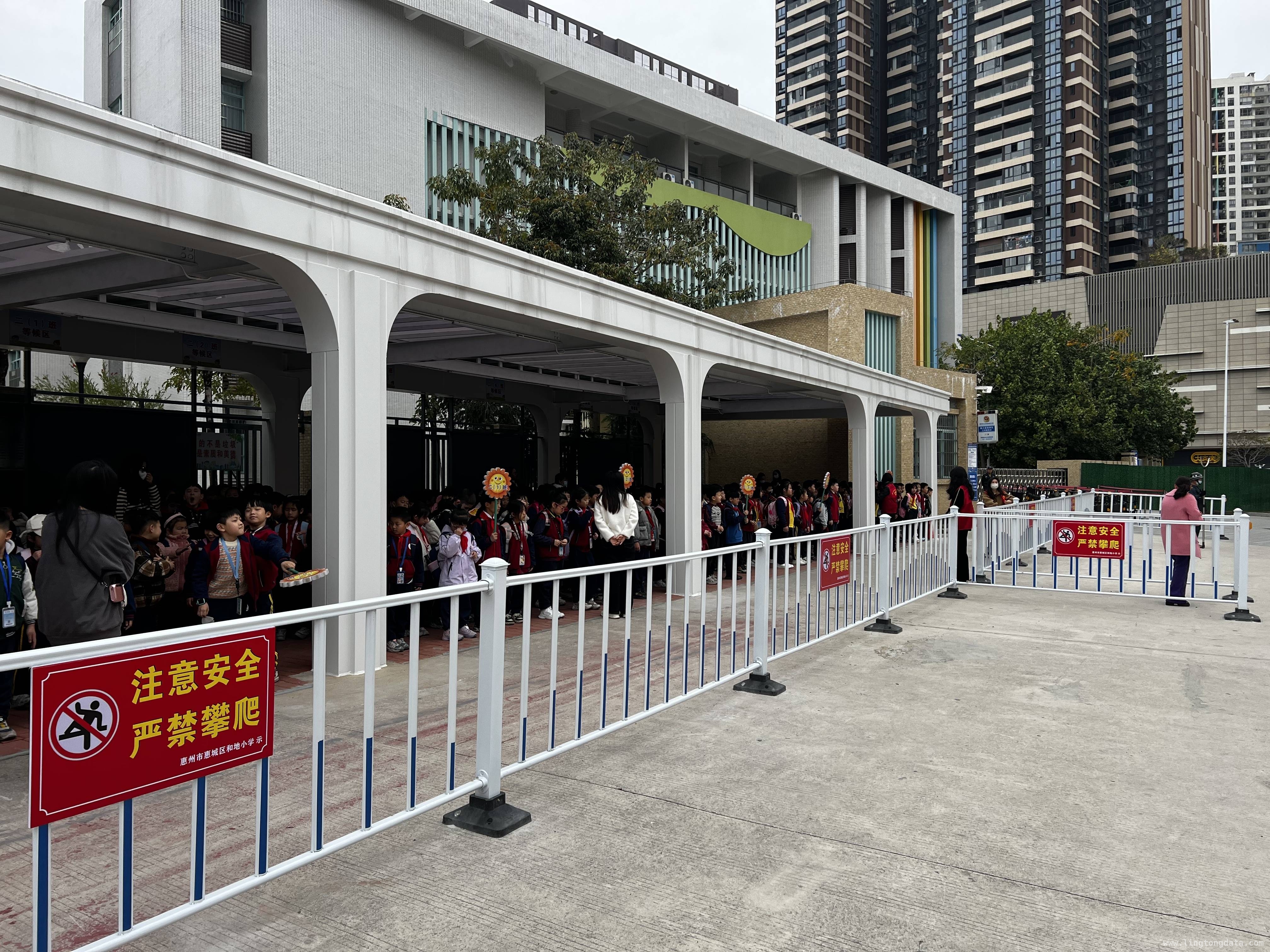 惠南社区“安全+文化”双核项目，提升居民幸福质感，惠南社区发力，“一园一廊”为校园安全文化添彩