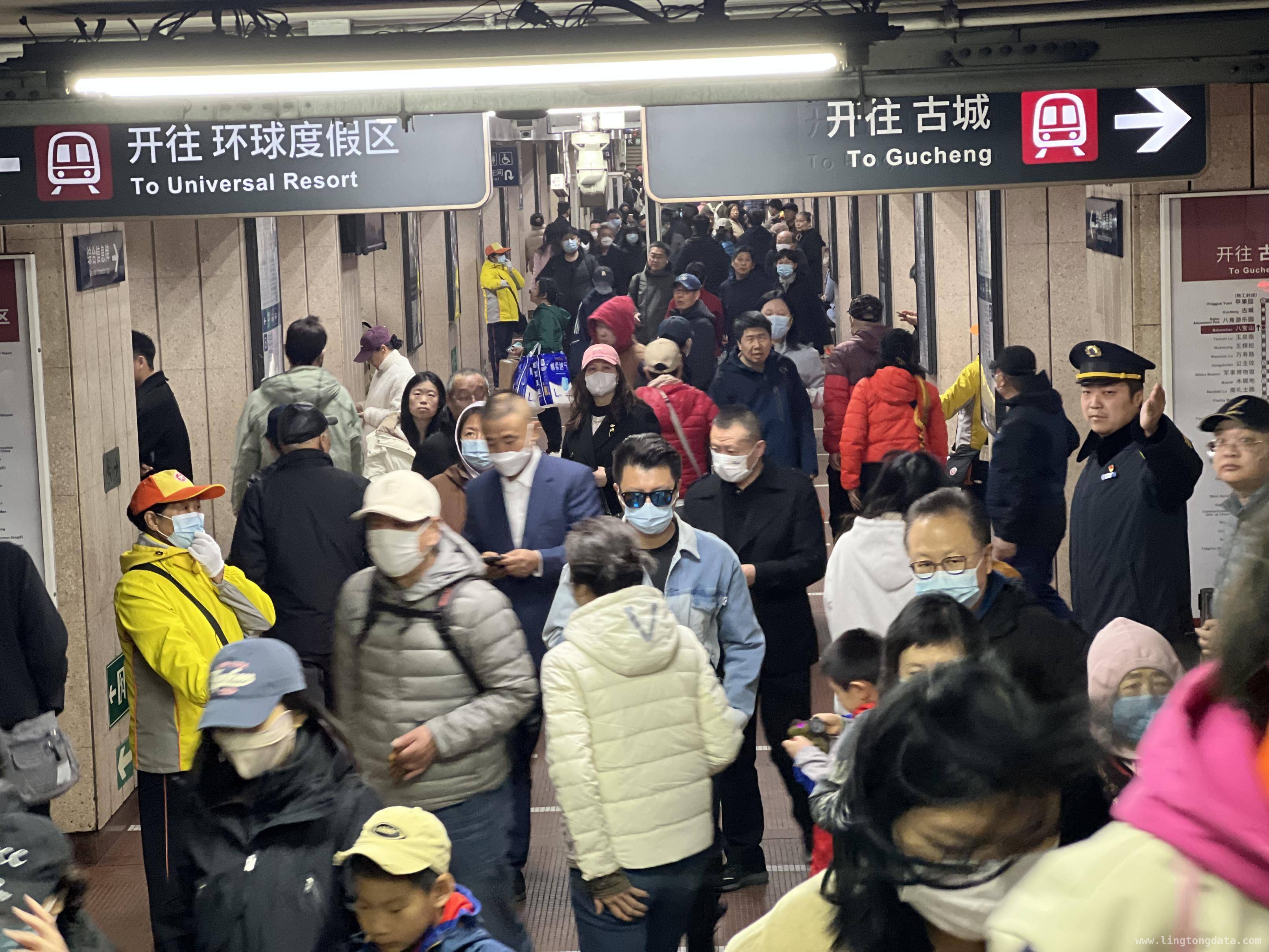 北京地铁清明假期大动作，多站服务升级方便你我 清明假期北京地铁亮点多，客运组织与便民服务双提升