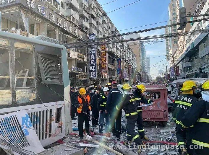 浙江炸鸡店火灾敲响安全警钟，类似悲剧曾上演 浙江炸鸡店起火，十几灭火器才控制，咋回事？