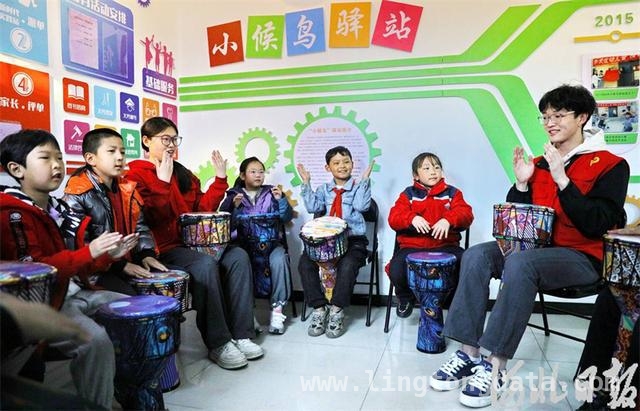 志愿行动，点亮“小候鸟”多彩童年