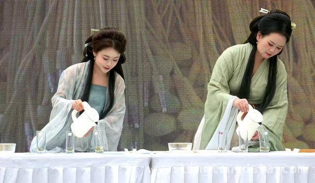 安康汉滨农产品展销：乡村产业振兴新契机，“陕茶一号颂长安”，安康汉滨富硒茶魅力绽放