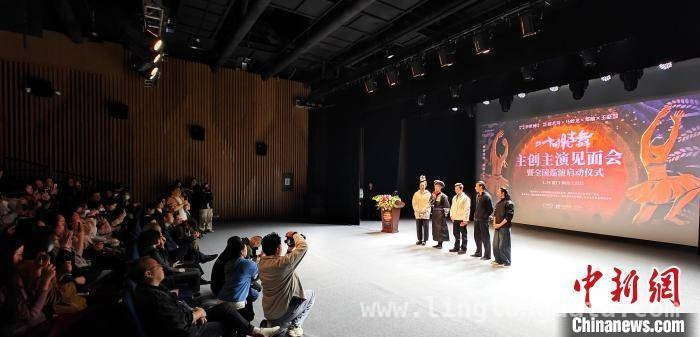 当33项非遗邂逅现代舞剧，二十四时舞在厦门绽放光芒，33项非遗走上舞台，二十四时舞开启全国巡演震撼厦门