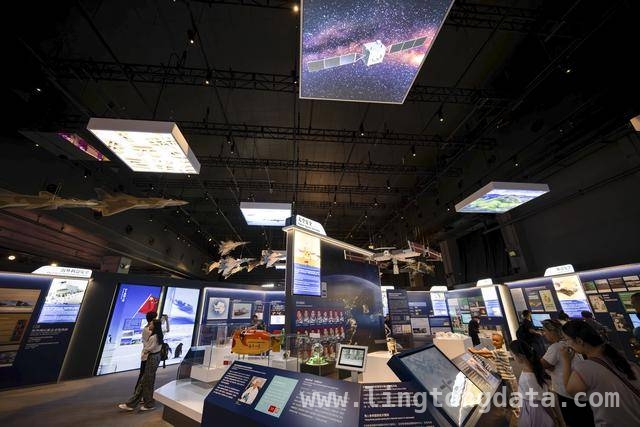 香港国安展魅力大，参观者络绎不绝