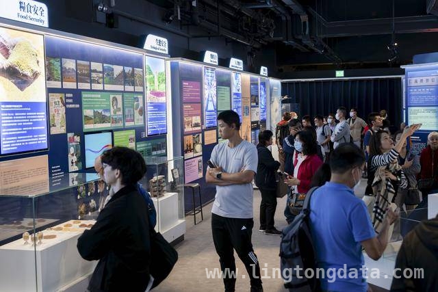 香港国安展魅力大，参观者络绎不绝