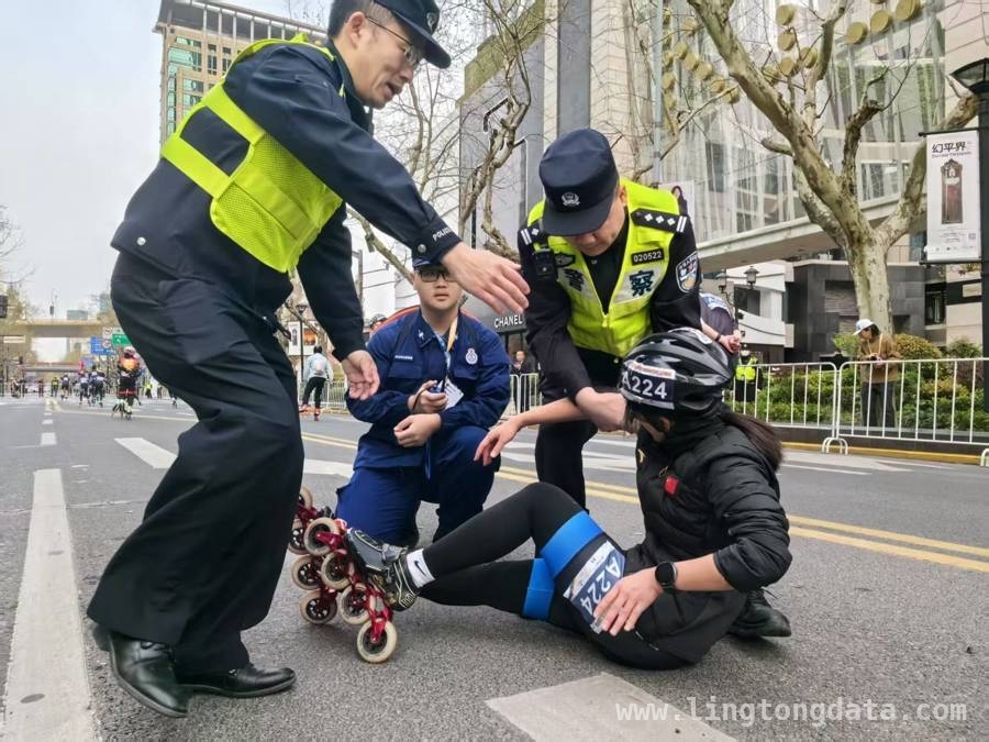 外滩畔赛事鸣枪，黄浦警方保障2025轮滑与半马赛事顺畅进行