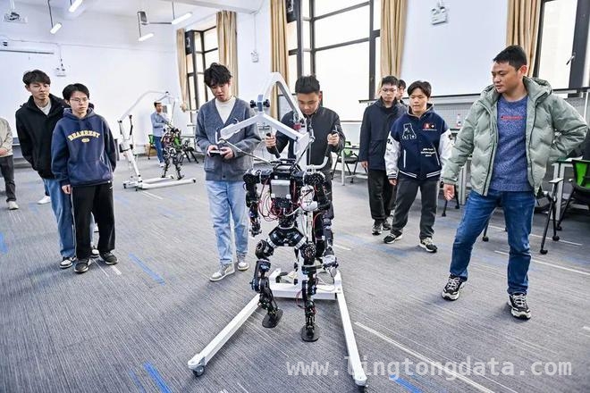 产教融合新突破：上海应用型高校人才培养改革全面启动，上海应用型本科高校改革：企业主导，打造适配产业的人才培养体系