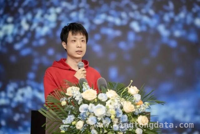 清华求真书院“求真游目讲座”，点亮南京学子科学梦，“求真游目讲座”南京开讲，丘成桐寄语江苏学子