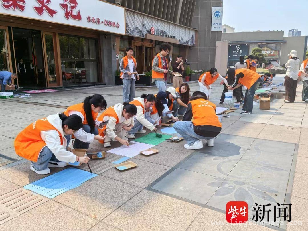 盲道彩绘：点亮垃圾分类与城市文明之光，盲道上的色彩：垃圾分类与人文关怀的融合