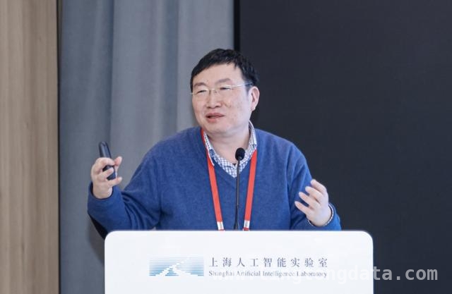 探秘“机器人社会”：智能体协作向自然取经