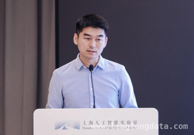 探秘“机器人社会”：智能体协作向自然取经