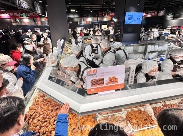 永辉超市鸿坤广场店开业：商品精选、服务升级，引领消费新潮流