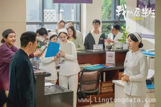 我的后半生聚焦黄昏恋，现实与情感碰撞引热议！，张国立梅婷佟大为新剧来袭，我的后半生收视口碑双丰收！