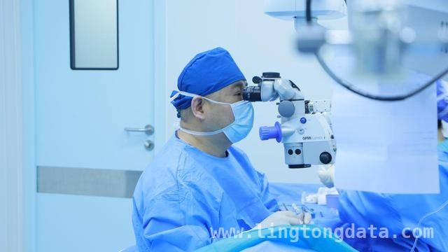 国产“龙晶”闪耀深圳，爱尔眼科引领屈光技术革新，深圳首例国产“龙晶”晶体植入，开启近视矫正新时代