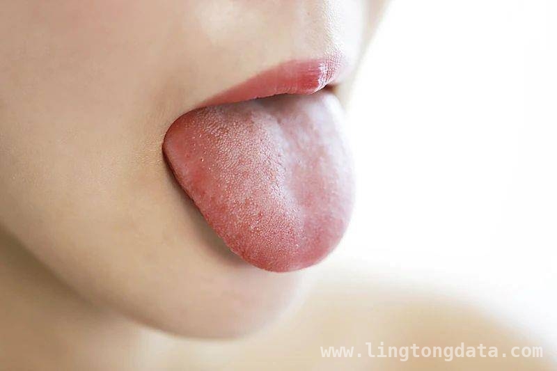 揭秘舌苔：身体状况的直观反映 从舌苔看健康，这些知识你不能错过！