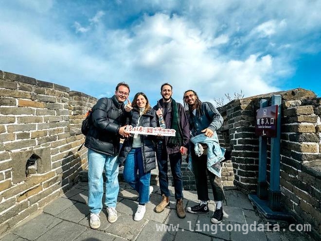 长城脚下老字号盛会，洛北春续写中华白酒文化新篇，洛北春酒香飘长城，老字号与千年古迹共绽文化魅力