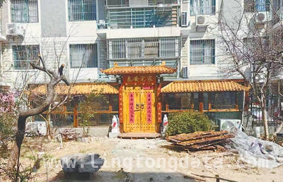 蓝天紫竹苑小区圈占乱象：多方治理为何难见成效？，安徽一小区公共空间被强占，治理难题何解？