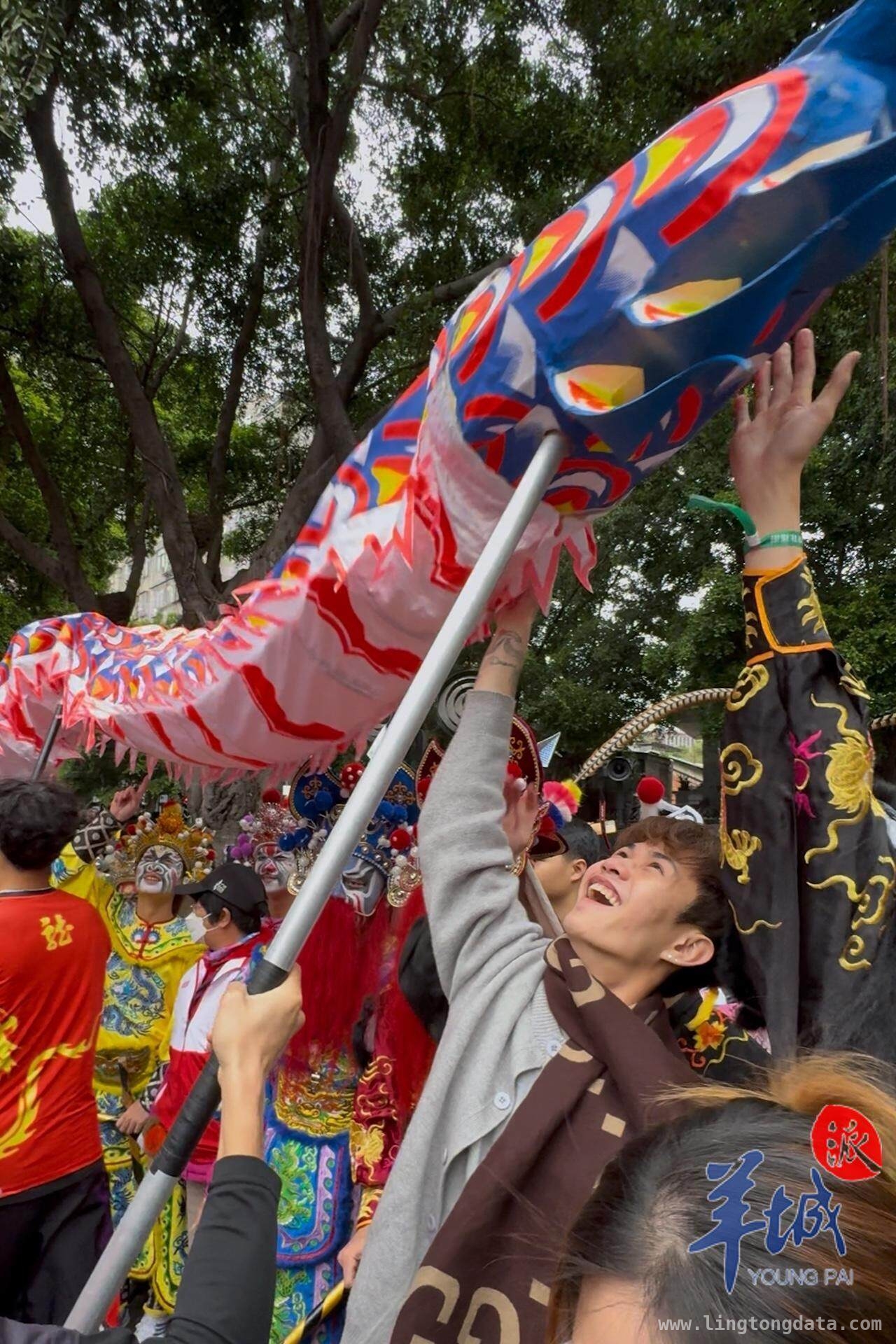 泮塘北帝诞庆聚，传统宴席里的美好寓意，广州荔湾北帝诞：一场融合大湾区文化的长桌宴