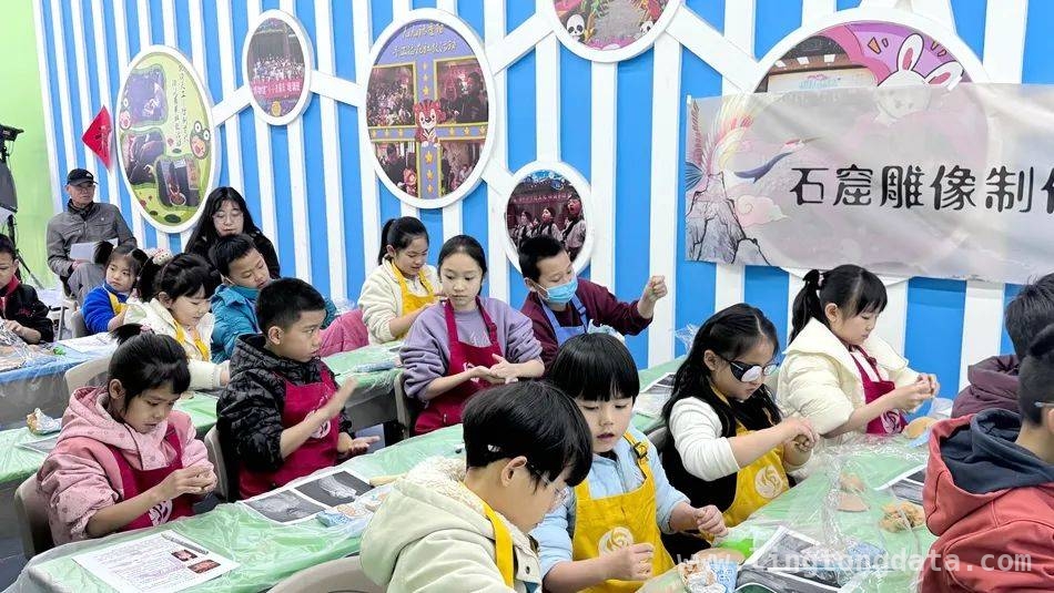 走进微笑千年展览，解锁北魏佛造像的慈悲之美，从文物到生活，天水博物馆社教活动传承非遗技艺