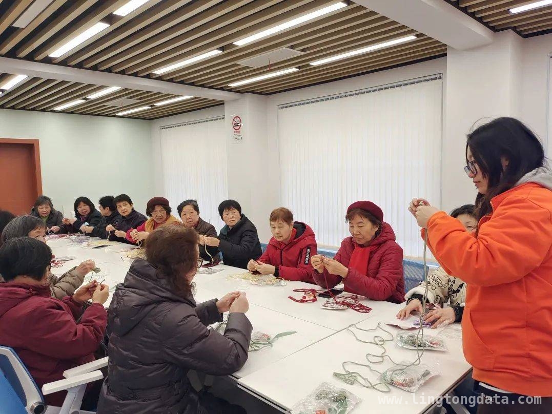 玉四居民区：安全出行宣传与手工车载挂件DIY的奇妙碰撞