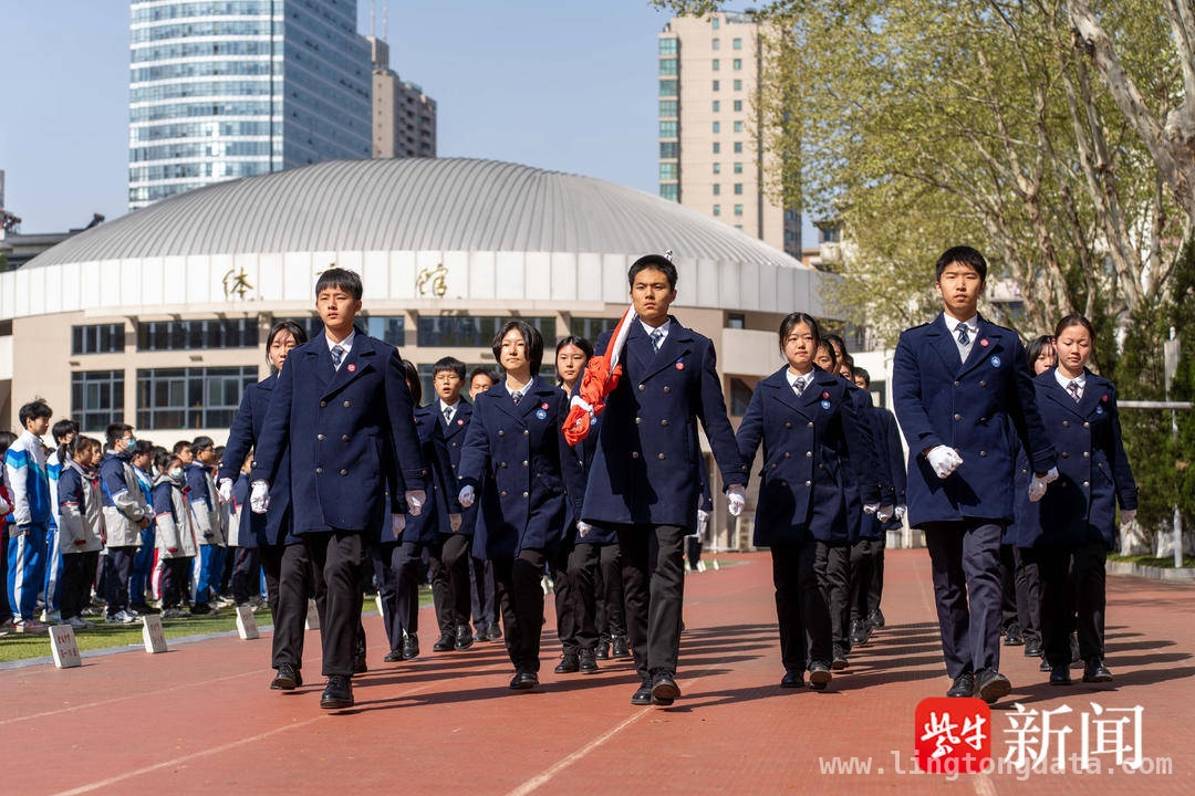 林大辉中学师生访金陵中学，共燃爱国热情