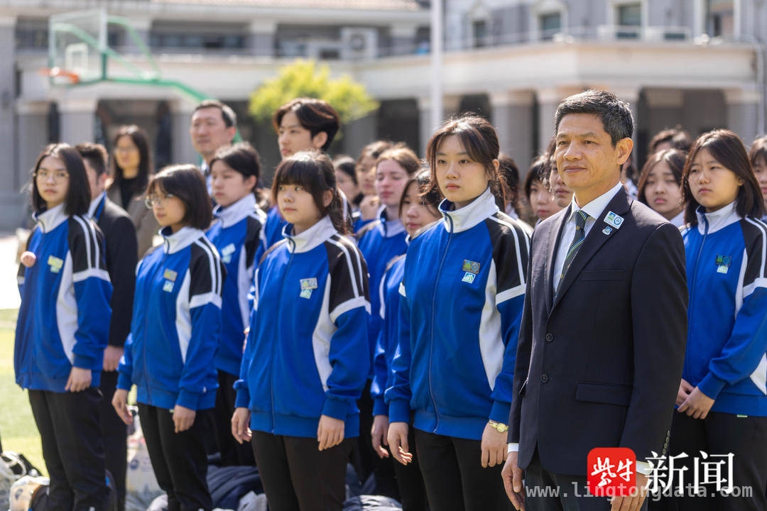 林大辉中学师生访金陵中学，共燃爱国热情