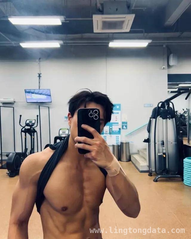 朱敏瀚：街头被赞香港彭于晏，情感经历大揭秘，朱敏瀚：从青涩小生到奖项加身，爱情待圆满