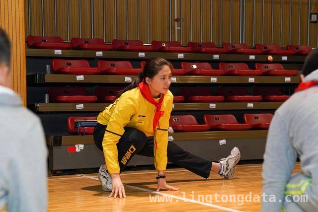校园里的国乒盛宴：梁靖崑陈熠传递体育精神与梦想，国乒冠军走进校园，梁靖崑分享“六字秘诀”激励少年