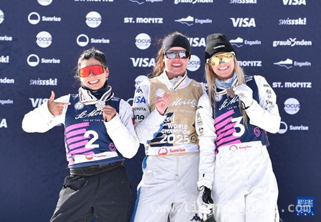 国际雪联锦标赛：中国徐梦桃摘得女子空中技巧银牌
