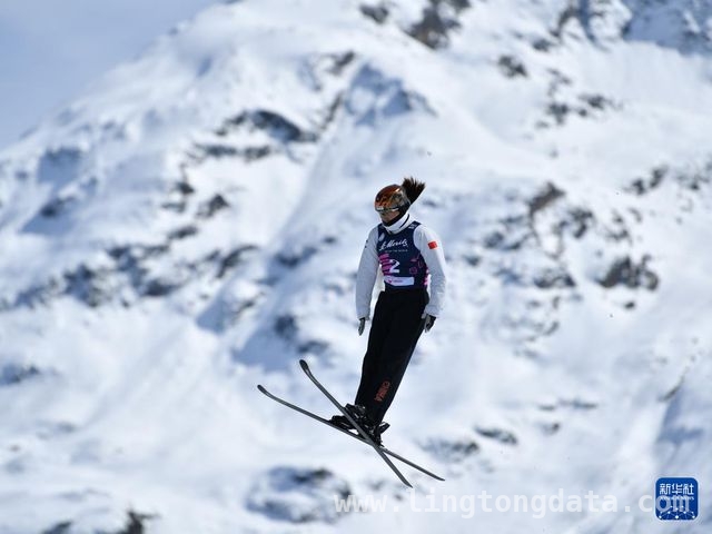 国际雪联锦标赛：中国徐梦桃摘得女子空中技巧银牌
