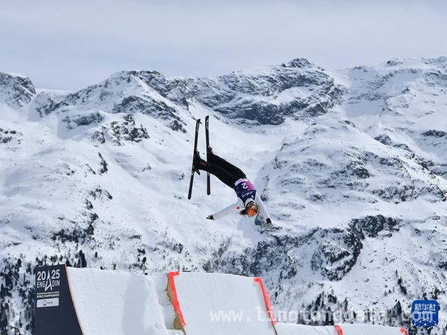 国际雪联锦标赛：中国徐梦桃摘得女子空中技巧银牌