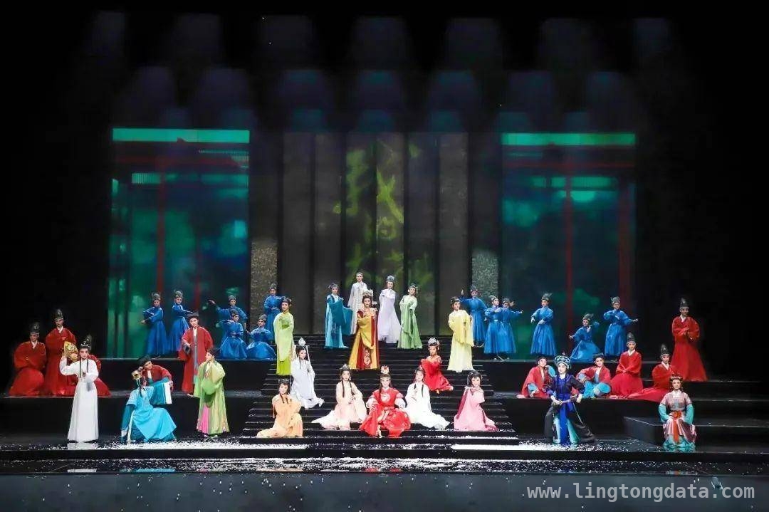戏曲“爆款”诞生密码：打磨、青年与跨界缺一不可，浙江现象级越剧背后：传统戏曲如何拥抱现代审美？