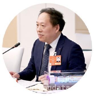 杨其峰：为人民健康“把脉”，为医疗发展献策 人大代表杨其峰：投身乳腺疾病诊疗，助力医疗体系升级