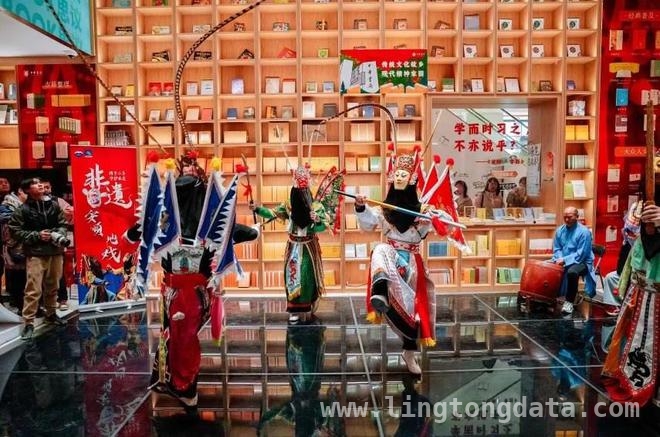 00后非遗传承人引领安顺地戏快闪，古老艺术焕新魅力