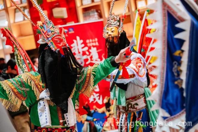 00后非遗传承人引领安顺地戏快闪，古老艺术焕新魅力