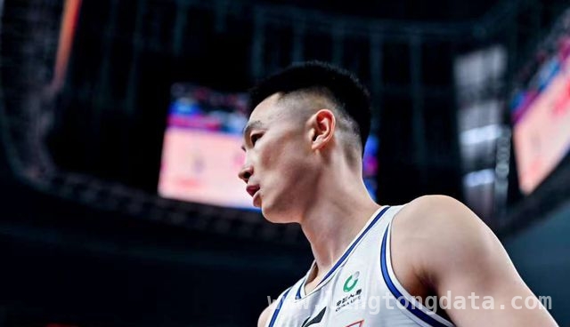新疆男篮附加赛对阵同曦，赵睿出战能否助力球队突围？，新疆男篮附加赛亮剑，首战同曦盼扭转不利局面