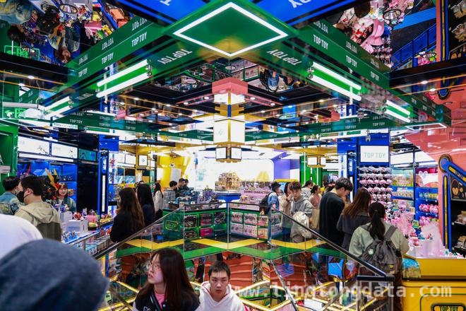 TOP TOY全球首店开业，百亿资金剑指潮玩新规则