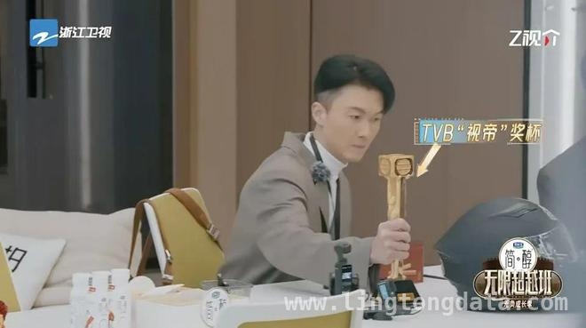 王浩信携视帝光环入综艺，邓萃雯表情引热议！