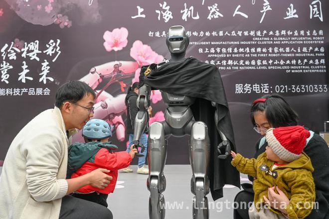 上海顾村公园：机器人陪你赏樱过科技之春